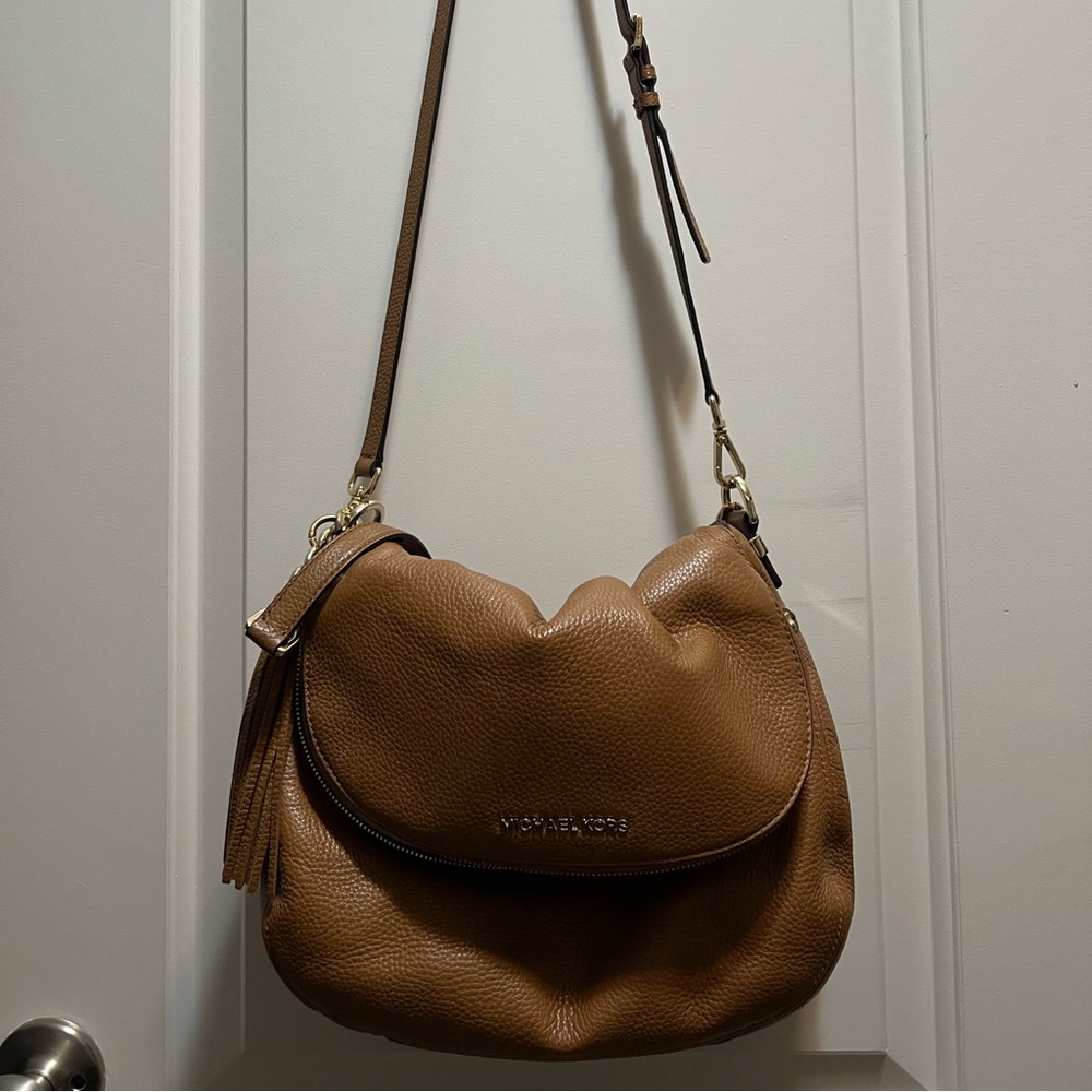Michael Kors hobo bag- great condition, many pockets. Matching wallet.